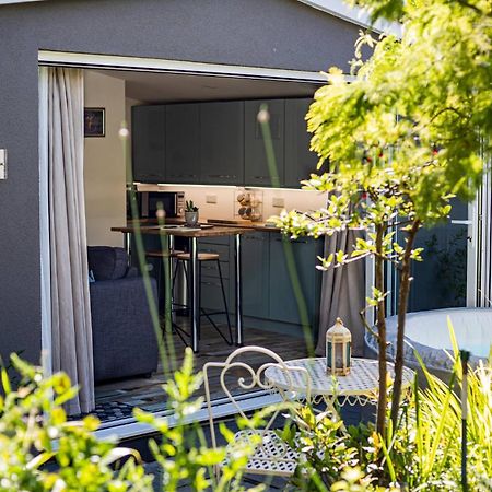Hideaway Cabin For Two On Edge Of New Forest Hinton  المظهر الخارجي الصورة
